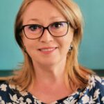 Școala în pandemie: Diferență mare între ce spun autoritățile și realitatea din teren. Ce arată o anchetă Salvați Copiii și cum am putea, totuși, redeschide în siguranță școlile – interviu video