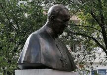 Un bust al papei Francisc a fost amplasat în centrul Capitalei