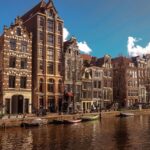 Amsterdamul spune stop la cazarea prin Airbnb pentru turiști. Interzis in Cartierul Roșu