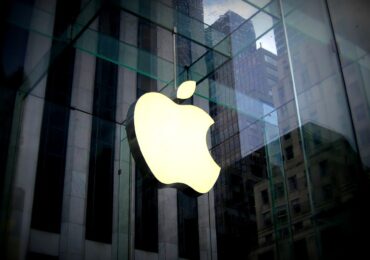 Apple a redevenit cea mai valoroasă companie din lume și a depășit Nvidia. Investitorii schimbă pariul în cursa AI