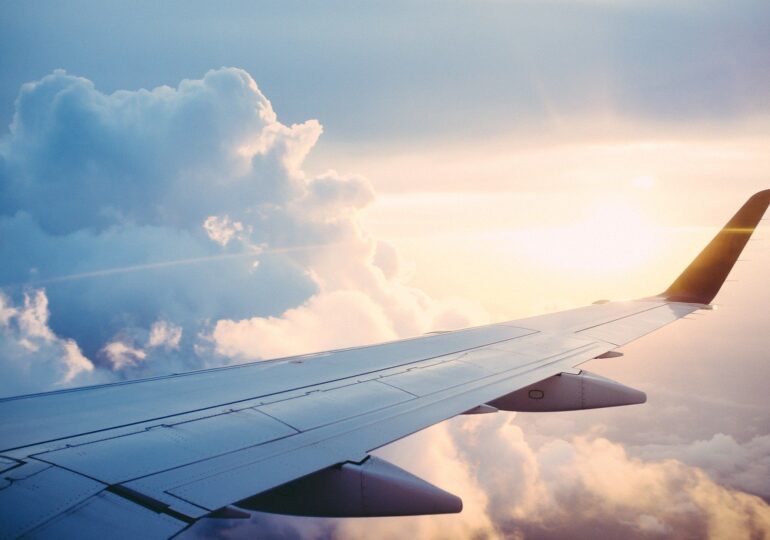 Italia interzice depozitarea bagajelor in cabina avioanelor. Pasagerii le pot pune doar sub scaunul din față