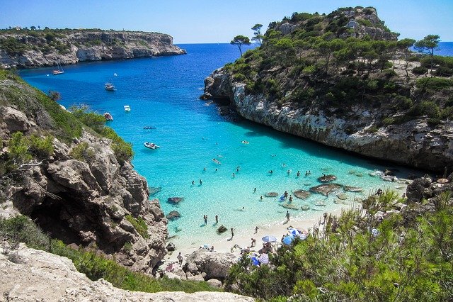 Mallorca - Primii turişti au fost primiţi cu aplauze