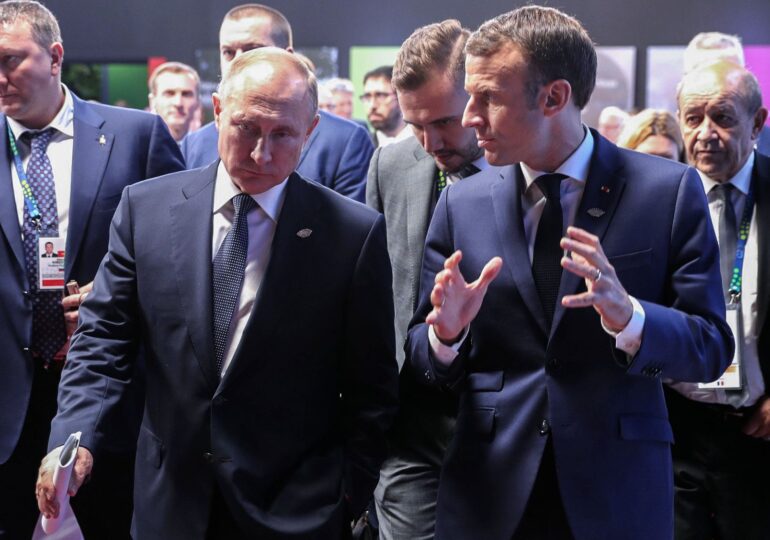 Macron anunță că acceptă invitația lui Putin și merge în Rusia