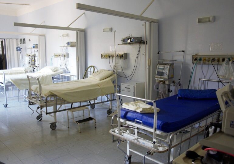 Două persoane care se prezentaseră pentru un control la o clinică privată din Craiova au murit. Poliţiştii au deschis o anchetă