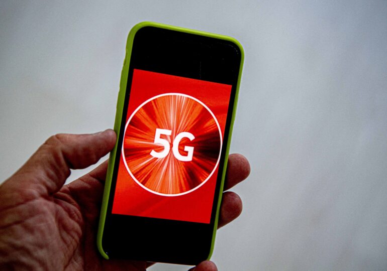 Peste 30% dintre utilizatorii de smartphone din România vor să treacă la 5G - raport