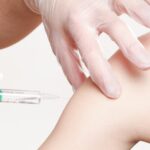 Tot mai puține șanse să obținem ”imunitatea de turmă”: Dezinformarea i-ar putea face pe oameni să refuze vaccinurile anti-COVID (Studiu)