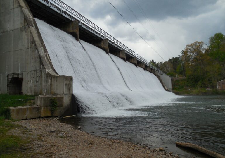 PNL şi USR atacă la CCR legea care permite construcția de hidrocentrale în arii naturale protejate