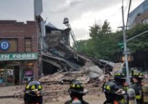 O clădire de trei etaje s-a prăbușit într-o zonă rezidențială din New York
