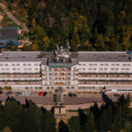 Turist în România: Investiție de 350.000 de euro într-un hotel din Băile Tușnad, care arată acum ca în Elveția