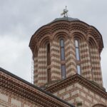 Românii au cea mai mare încredere în Biserică, Armată şi Academia Română. Deşi se declară religioşi şi cred în Dumnezeu, nu prea merg la biserică