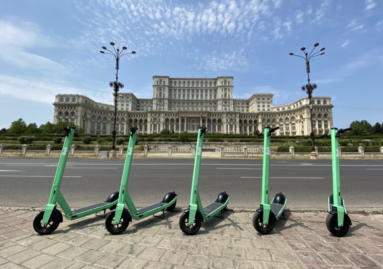 Bolt va avea trotinete electrice de închiriat în București. Nu acoperă tot orașul și iei amendă dacă o lași înafara zonei desemnate!