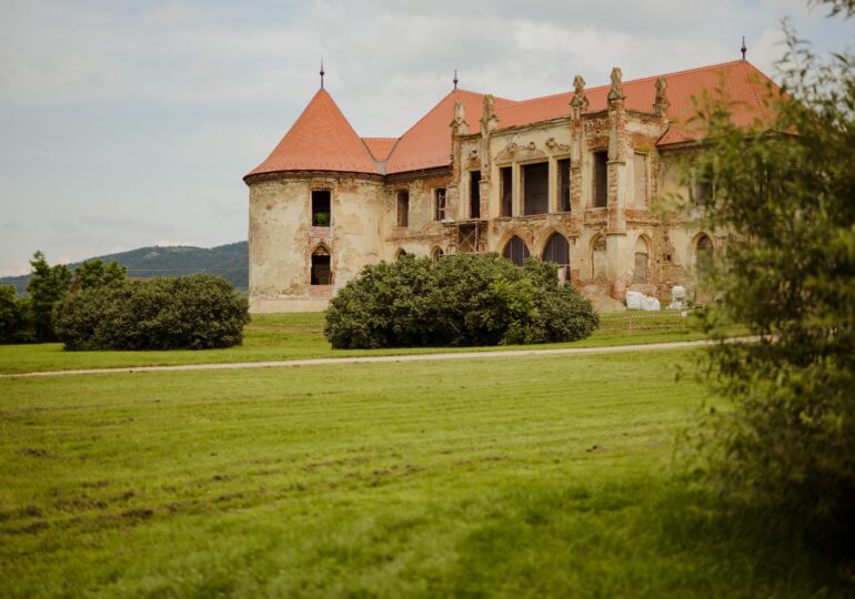 Donație de 100.000 de lei pentru restaurarea castelului Banffy, palatul Versailles al Transilvaniei
