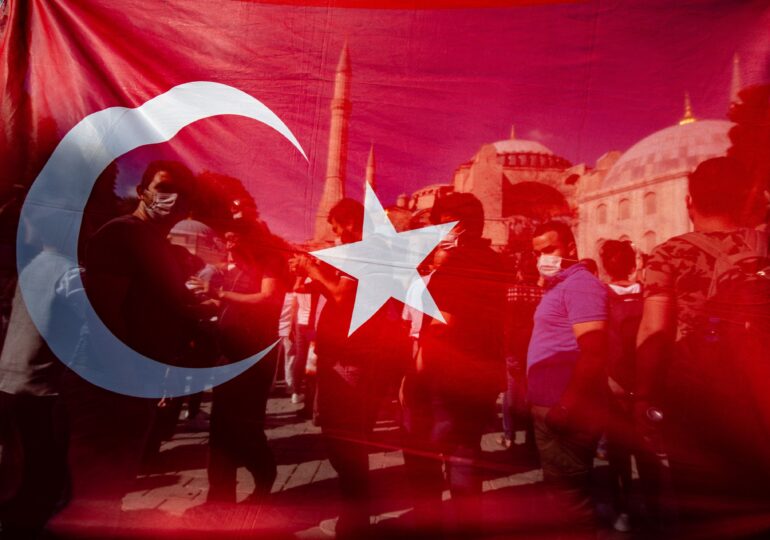 Erdoğan crede că el e cel care va reînvia Imperiul Otoman: De ce redevine Hagia Sofia moschee astăzi – Interviu cu scriitorul turc Burhan Sönmez