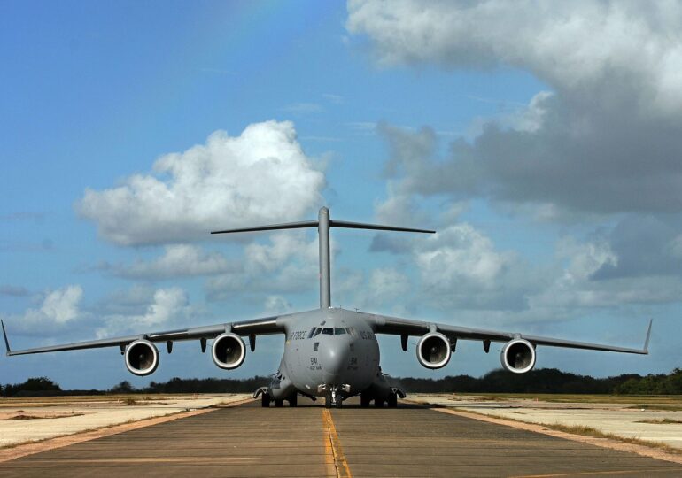 Un avion militar a fost obligat să se întoarcă în Canada de teamă că trupele aflate la bord sunt infectate cu noul coronavirus