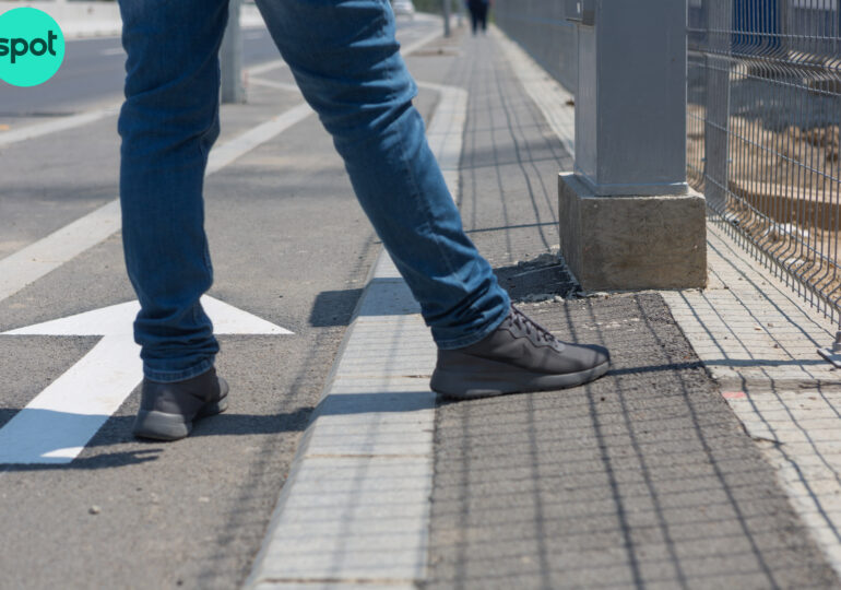 La o lună de la inaugurare, trotuarele de pe Șoseaua Fabrica de Glucoză rămân periculoase pentru pietoni și bicicliști. Primăria promite, dar soluția vine de la pasionații de infrastructură