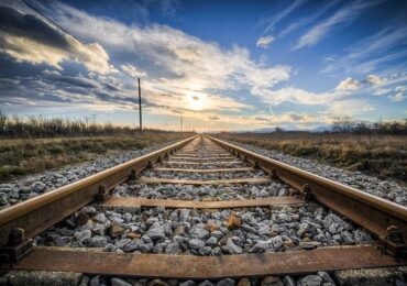 Locomotiva unui tren care a plecat din București spre Varna și Istanbul a luat foc. A făcut șase ore până la ieșirea din țară