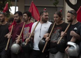 10.000 de greci au protestat din cauza unei legi controversate. Au atacat Poliția și s-a lăsat cu violențe de stradă  (Video)