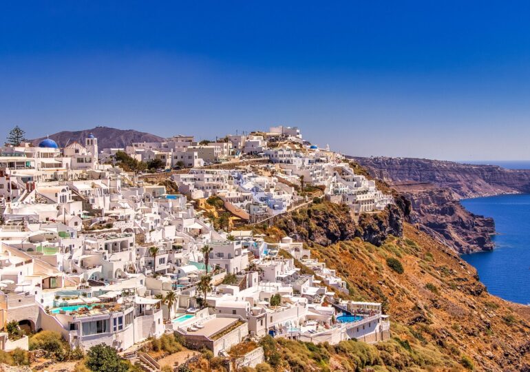 Grecia are de gând să amendeze turiştii fără QR Code (tour-operator)