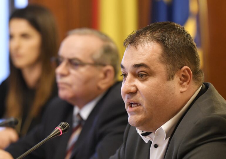 Adrian Solomon, deputatul scandalagiu din șaormerie,  spune că e victima unui linșaj mediatic, după ce presa a fost cumpărată de Orban (Video)