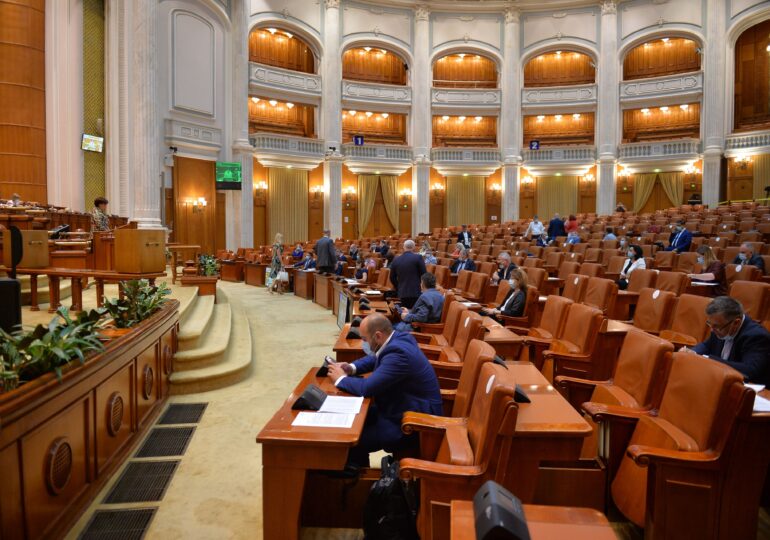 Legea privind carantina şi izolarea a fost votată în Camera Deputaților, cu 83 de amendamente, majoritatea de la PSD