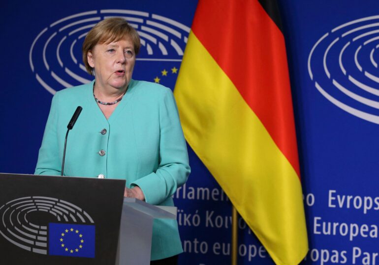 Merkel spune în Parlamentul European că UE trebuie să se pregătească pentru o rupere bruscă a relaţiilor cu Marea Britanie