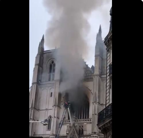 Incendiul de la catedrala din Nantes: Un bărbat, plasat în custodia poliţiei