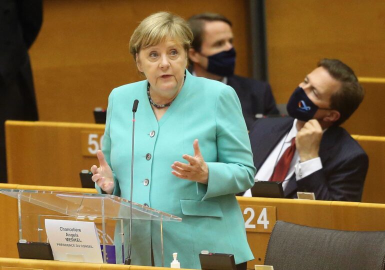 Parlamentul European se pregătește de o confruntare cu Merkel. Cancelarul german ar vrea să renunțe la condiționarea fondurilor europene de statul de drept