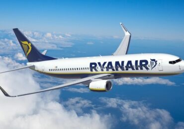 Șeful Ryanair cere interzicerea alcoolului în aeroporturi dimineața devreme. Un zbor pe zi e deviat din cauza pasagerilor beți
