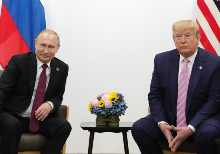 Donald Trump și Vladimir Putin au discutat la telefon despre controlul armamentului nuclear și relaţiile comerciale