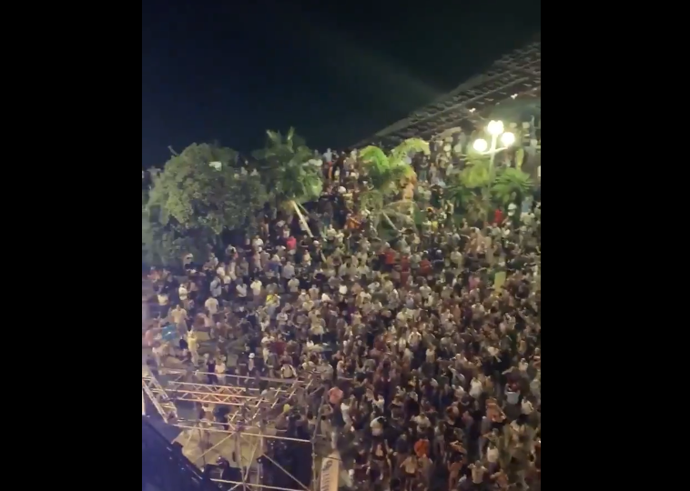 Aglomerație mare la Nisa, la un concert organizat chiar de primărie (Video). Se cere folosirea măștilor și în exterior
