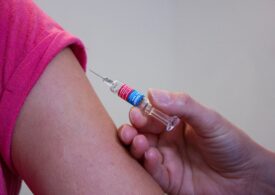 Moderna începe faza a treia a testării vaccinului împotriva COVID-19 şi guvernul american îi dublează finanţarea