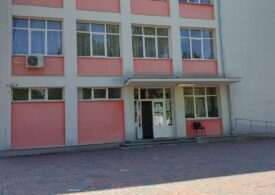 Școlile din Cluj se pregătesc de învătământul hibrid: Primesc aproape 13 milioane de lei pentru a cumpăra camere video, căşti și laptopuri
