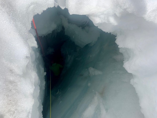Salvare miraculoasă: O turistă a supravieţuit două zile şi două nopţi în crevasa unui gheţar din Elveţia