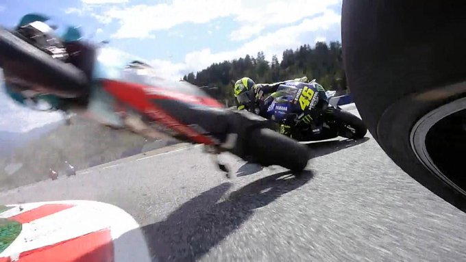 Accidente catastrofale în Austria la clasele Moto2 și MotoGP. Valentino Rossi, aproape de tragedie (Video)