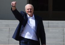 Lukaşenko a fost huiduit de muncitorii unei uzine de automobile: Atât timp cât nu mă ucideţi, nu vor fi alegeri