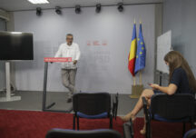 Purtătorul de cuvânt al PSD, Lucian Romașcanu, la conferința de presă înaintea căreia i-a înjurat pe jurnaliști
