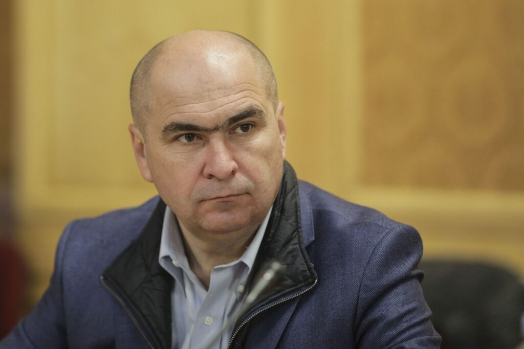 Premierul Bolojan, despre abuzurile de la stat: „Am tolerat o clientelă de lipitori”. Contracte blindate, sporuri inventate, direcții inutile