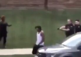 Americanul de culoare împușcat de 7 ori de polițiști avea un cuţit în maşină