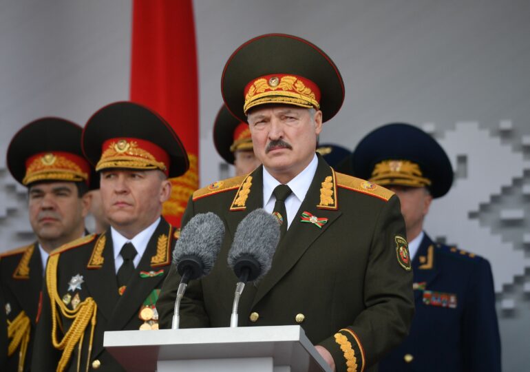 Cresc tensiunile în Belarus. Preşedintele Alexandr Lukaşenko a ordonat armatei să apere integritatea teritorială a țării