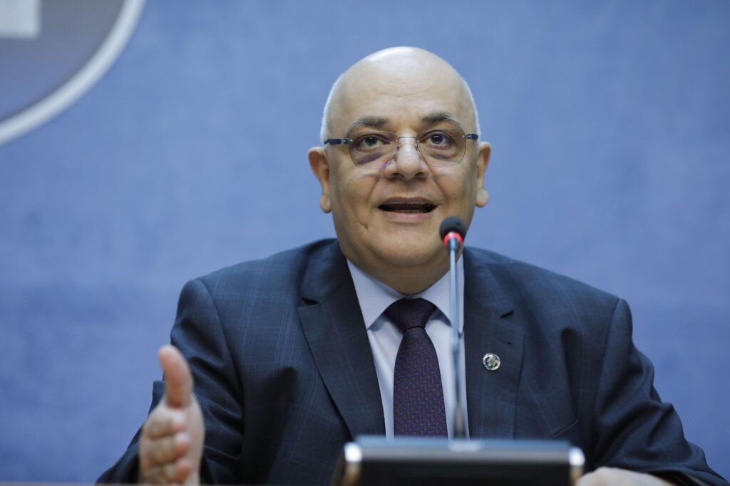 Raed Arafat cere un pas curajos: Rețelele sociale pun în pericol copiii, e momentul unei legi care să-i protejeze. Și părinții trebuie educați