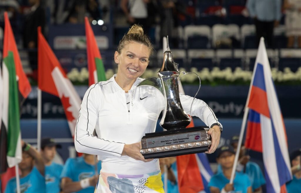 Ultimul trofeu câștigat înainte să o vedem pe Simona Halep la Praga (Foto: Dubai Duty Free)