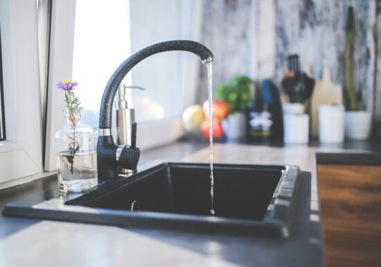 Prin fierberea apei de la robinet sunt eliminate aproape 90% din microplastice