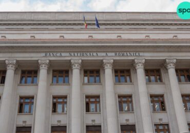 Atenție la „metoda BNR”: trei ucraineni, arestați după ce victimele au fost păcălite să-și scoată banii din conturi