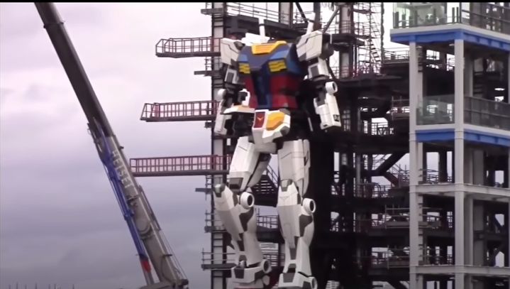 Un robot înalt de 18 metri, ca în filme, face spectacol lângă Tokyo (Video)