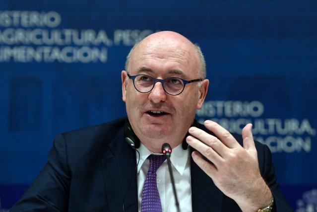 Comisarul european criticat pentru că a încălcat flagrant regulile anticovid și-a dat demisia