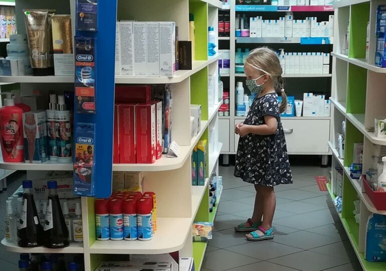 Spitalele din București, pline cu copii cu viroze, în stare gravă. De vină e și poluarea. Medicii recomandă purtarea măștii când e ceață