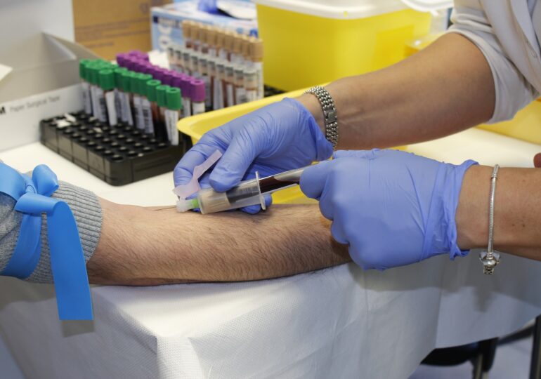 Pot dona sânge imediat după vaccinarea antiCovid? Cum răspunde Ministerul Sănătății