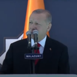 Captură din timpul discursului susținut de Erdogan la ceremonia pentru marcarea Bătăliei de la Manzikert din 1071