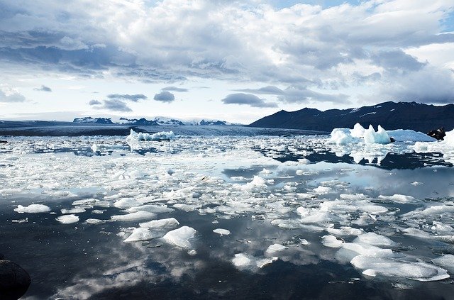 Banchiza de gheaţă care înconjoară Antarctica riscă să se fărâmiţeze