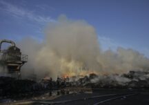 Incendiu puternic în Chitila. În apropiere se află un rezervor de motorină de 5 tone